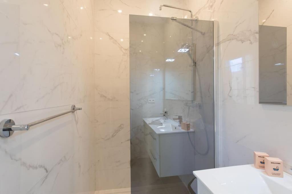 #22 Emma Suite 2Bdr Balcony Center Town 2Mins Tramway 니스 외부 사진